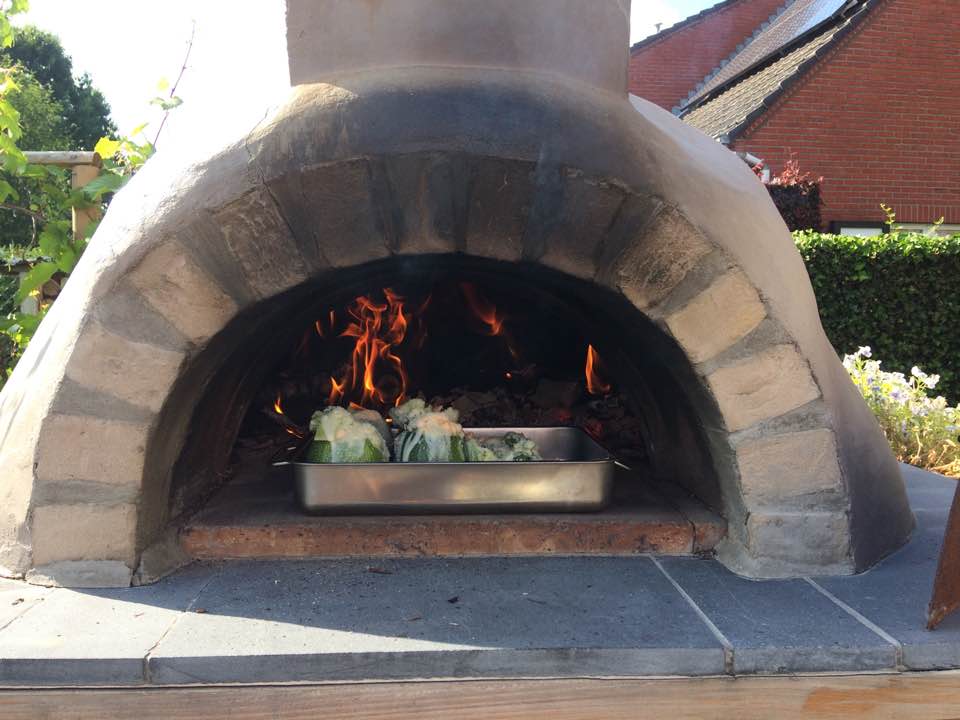 Houtoven in tuin